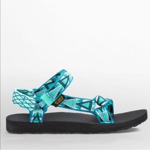 Blue mosaic tribal Tevas!! Amazing condition!!
